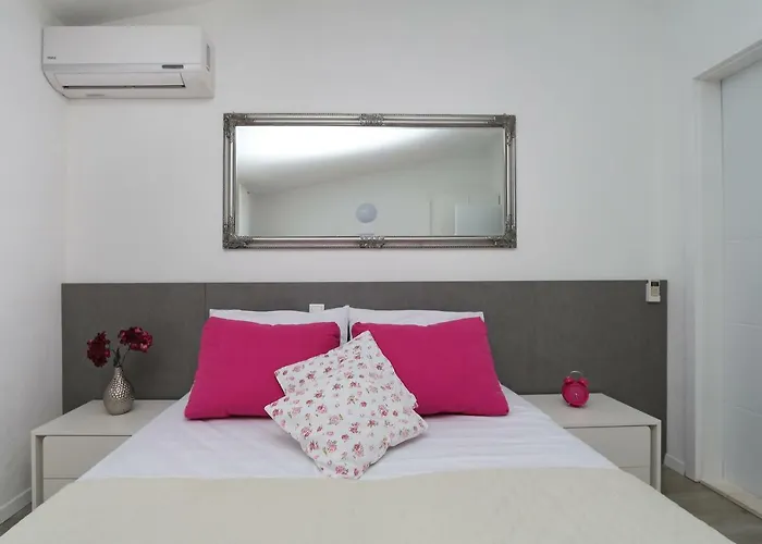 Turic * Μακάρσκα