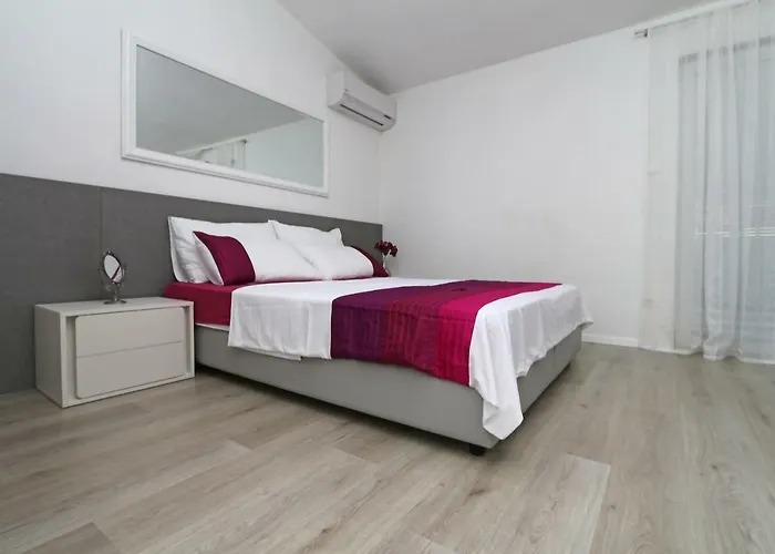 Turic Μακάρσκα